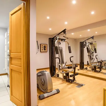 Avec Piscine Centre 5br/10p Apartment