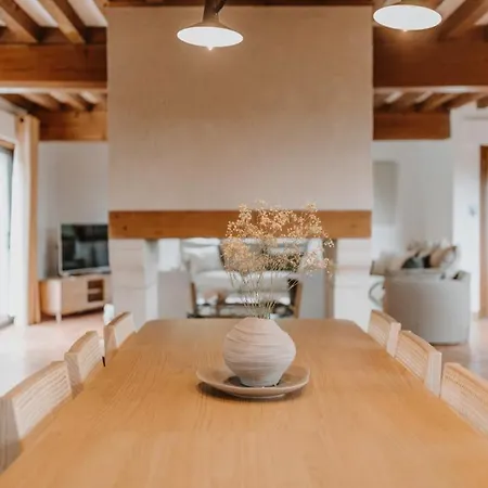 Avec Piscine Centre 5br/10p Apartment *