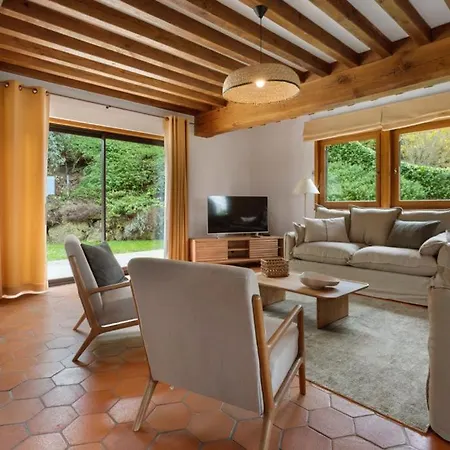 Avec Piscine Centre 5br/10p Apartment