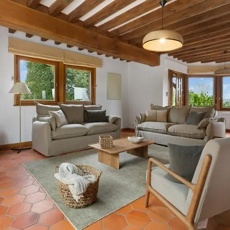 Avec Piscine Centre 5br/10p Apartment *