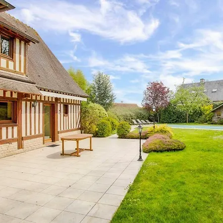 Avec Piscine Centre 5br/10p Apartment Deauville