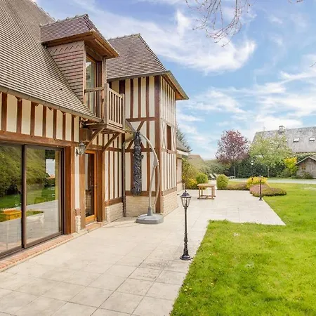 Avec Piscine Centre 5br/10p Apartment Deauville